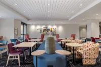 Home2 Suites by Hilton Ames - breakfast