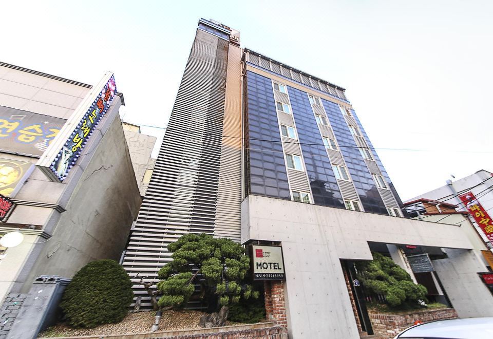 주차장 및 서비스