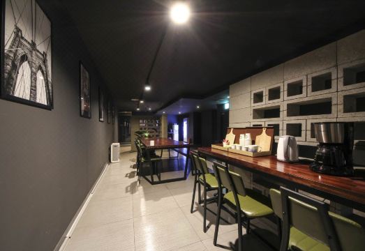 주차장 및 로비