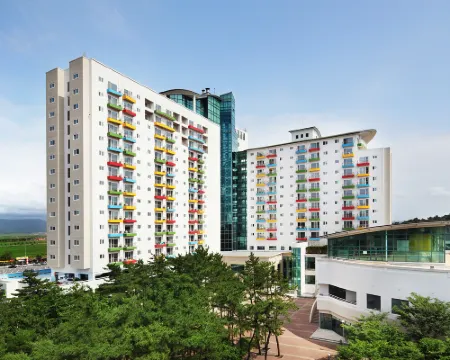 Hanwha Resort Daecheon Paros Hotels in Boryeong-si