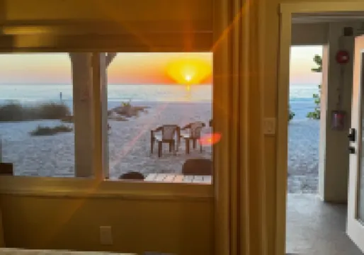 Totally Remodeled Beachfront Studio-Step out your door onto the sand. Really! D