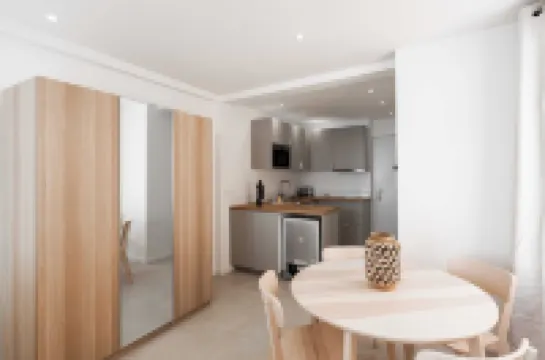 Charming studio - 2P - Sea view - Antibes.