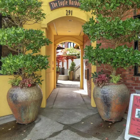 The Eagle Harbor Inn