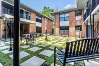 Stylish 1BR Urban Retreat