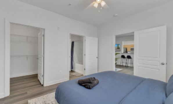 Upscale King 3BR Suite Mins to Downtown Raleigh