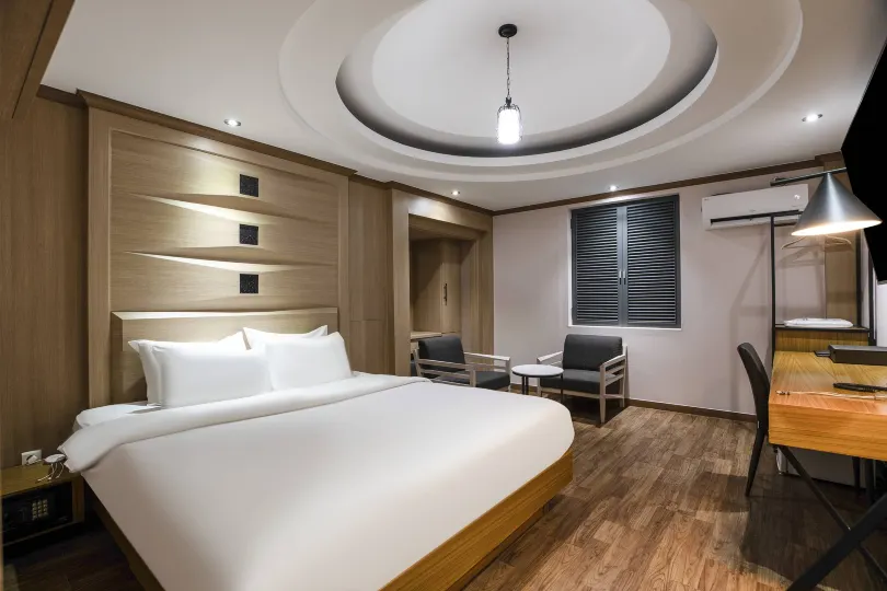 Central Plaza Hotel