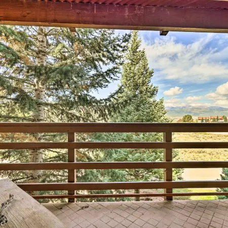 Rustic Condo w/ Deck < 1 Mi to Angel Fire Resort!