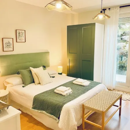 Casa Branca Cantabria: Spacious first floor with garden 500m from the beach | Wifi/Garaje