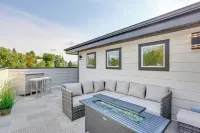 Hot Tub and Mtn-View Rooftop Deck Golden Home - 4-Star
