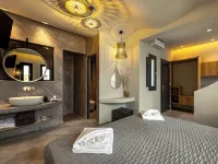 Kudos Suites Firostefani Hotels in Fira