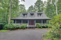 Creekside Family Retreat by Waterfalls and Hiking! - Gym