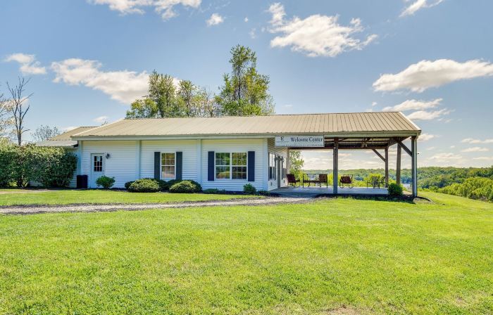 Taylorsville Lake Cottage Rental w/ Hot Tub!
