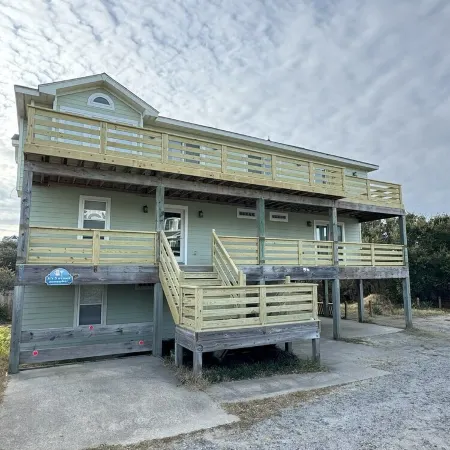 7 bdrms, private pool, hot tub, ocean view, sunset/sunrise views, multiple decks