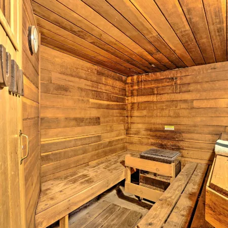 Keystone Mountain Getaway: Walk to Ski Lifts