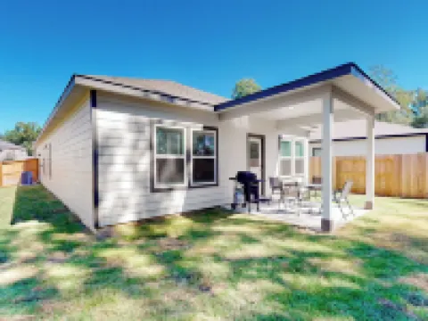 Patio Dining & Yard: Porter Escape, 3 Mi to Golf ポーターのホテル