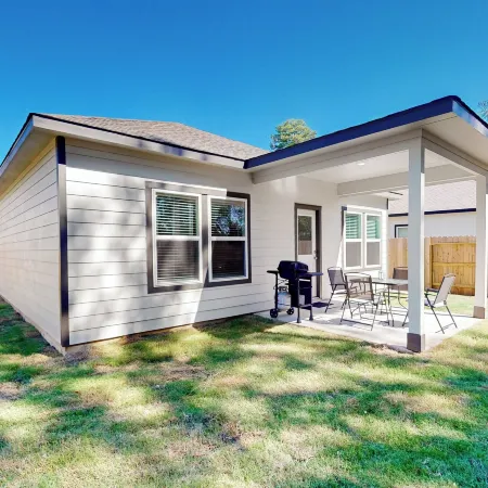 Patio Dining & Yard: Porter Escape, 3 Mi to Golf