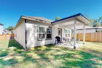 3BR Home: Dog Friendly w/ Yard & Patio Hotels in Porter