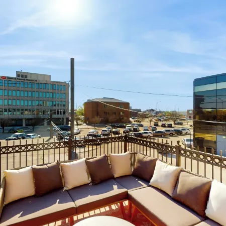 'Downtown Delight' w/ Patio! 1 Mi to Ball State