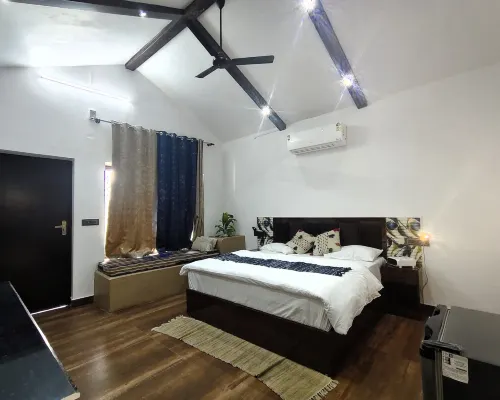 The Tiger Waterfront Resort Hotele w: Pilibhit