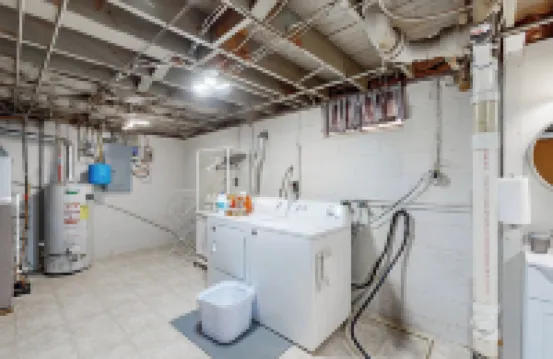Work & Play! Home 1 Mi to Dtwn & Central Market