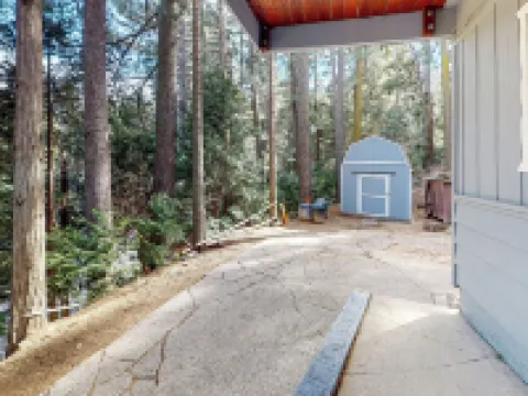 3BR Idyllic Cabin in the Woods w/ Wood Fireplace Hotels in Crestline