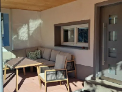 Ruhige Ferienwohnung in den Tiroler Bergen Hoteles en Fließ