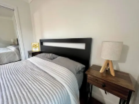 Quiet & Cozy, Walk 2 Shop, Laundry Parking & Patio