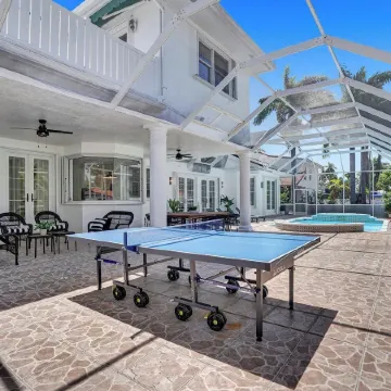 6BR Hollywood Lakes Home with Pool & Spa