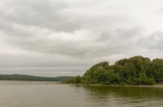 The Gray Chalet - private lot close to Lake Wallenpaupack & downtown Hawley