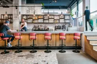 The Social Hub Rotterdam - Bar