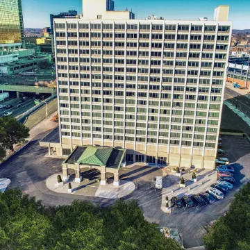 Landing in Downtown Hartford Near Dunkin' Park Отели рядом с достопримечательностью «Арена «XL-центр»»