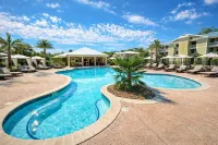 Lazy Palm-Free Beach Pass! Pool! 1/2 Mile to Marshwalk and Marina! 3 King Bdrms!