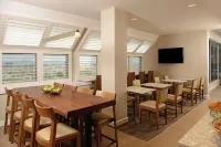 The Inverness Denver, a Hilton Golf & Spa Resort - Barer