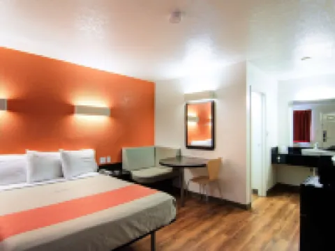 斯科特斯德6號汽車旅館 斯科特斯德酒店