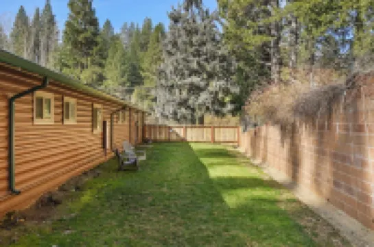 Arnold Meadowmont Lodge Hotels in Arnold