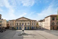 Grand Universe Lucca, Autograph Collection - Lemmikkieläimet sallittu