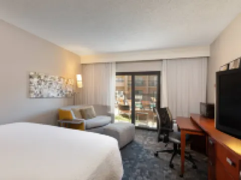 Courtyard Dallas-Fort Worth/Bedford Hotels in Bedford