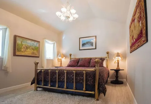 Tank House Stay for 2 - Access to Pool, Hot Tub