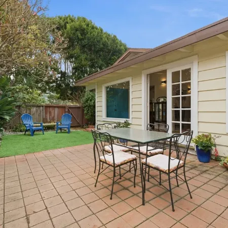 Pool, Foosball, Pool Table, Basketball Family Friendly, blocks from the beach!