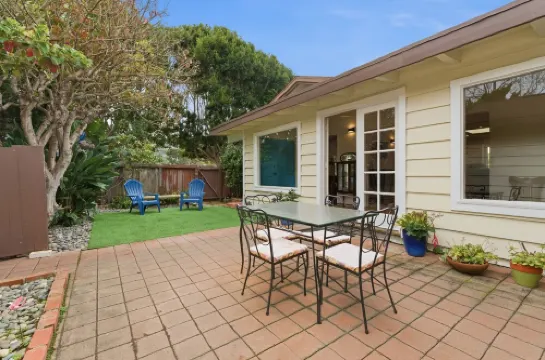 Pool, Foosball, Pool Table, Basketball Family Friendly, blocks from the beach!