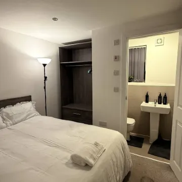Cozy 1 Bedroom Fully Furnished Apartment Hotels near O2 Academy Leicester