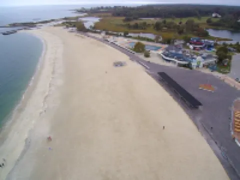 THE SEA BREEZE OCEAN BEACH HOUSE: 6 QUEEN BEDS 新倫敦酒店