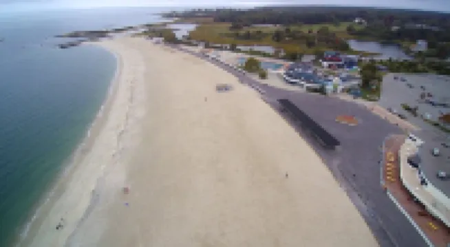 THE SEA BREEZE OCEAN BEACH HOUSE: 6 QUEEN BEDS