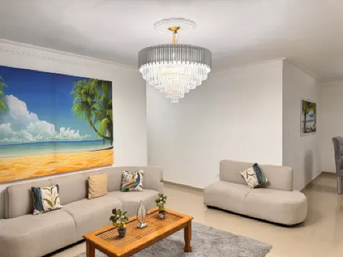 NEW 8apts enjoy HUGE 4 bedrs Hotels in 