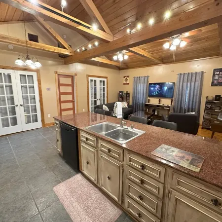 Chez le Fleur: A Cozy 2 Bedroom Home with Patio, Fenced Yard & Wi-Fi Min to I-10 Отели в г. Скотт