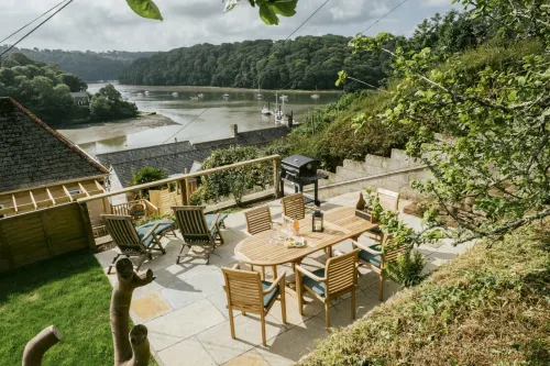 Stunning Waterfront Retreat With Hot Tub, No Deposit - balcony