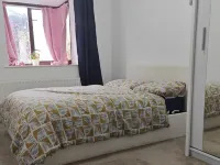1-Bed Apartment in Croydon -Free Parking, Wifi Hotels in Croydon