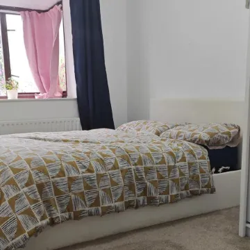 1-Bed Apartment in Croydon -Free Parking, Wifi