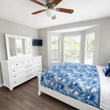 Paradise - Golf Cart Rental, Kayaks, Paddle Boat, Fishing & Swimming