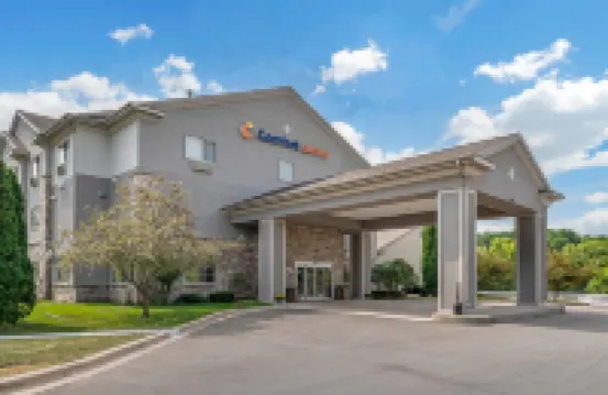 Comfort Suites Lake Geneva East Hotels in Walworth County